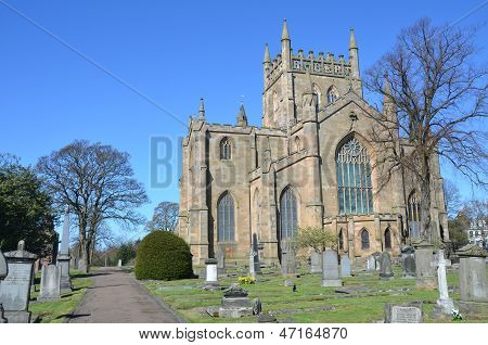 Außenseite der Dunfermline Abbey