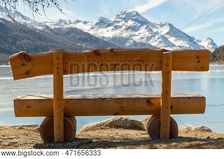 Silvaplana, Switzerland, February 21, 2023 Place To Rest With A Cozy Bench At The Coast Of The Lake 