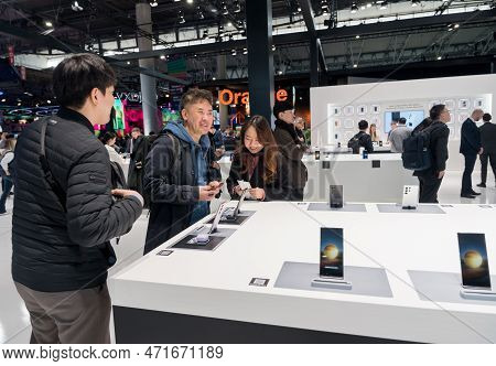 Barcelona , Spain - February 27 2023: Mobile World Congress 2023 In Barcelona. Booth Or Stand Of Sam