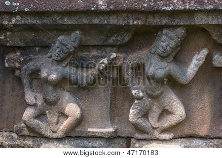 Detalje af Bas Relief på Chien Dam Cham tårne: Dansende piger.