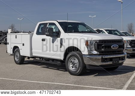 Fishers - Circa February 2023: Ford Super Duty F-250 Supercab Display. Ford Offers The Super Duty F2