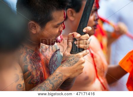 PHUKET, Thajsko - 23 října: neznámý účastník průvodu 23 října 2012 vegetarián Festiva