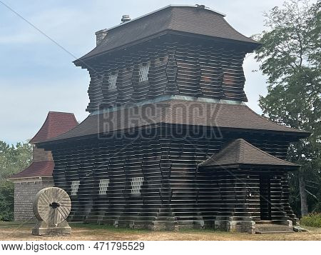 Stratford Ct - Sep 4: Redwood Building At Boothe Memorial Park & Museum In Stratford, Connecticut, A