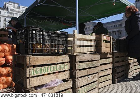 Buenos Aires, Argentina, 21 Sept, 2021: Utt, Land Workers Union, Organic Vegetable Sales Stand As Pa