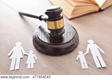 Conflict Agreement For The Custody Of Children In A Divorce. Elevated View.