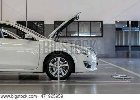 Closeup Car In Repair Station And Body Shop With Soft-focus And Over Light In The Background