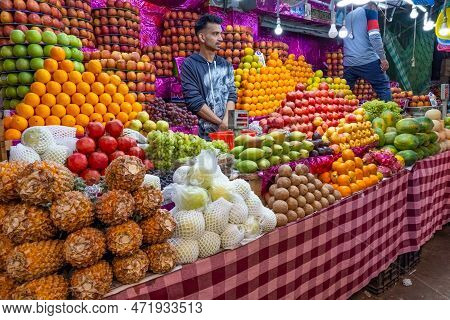 Mysore, India - 12.01.2023: Fruit Stall In The Century Old Market In Mysore, Karnataka, India. Hight