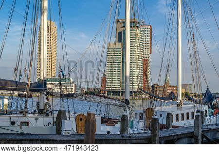 Rotterdam, The Netherlands - August 26, 2013: View Of The Veerhaven, One Of The Many Ports In Rotter