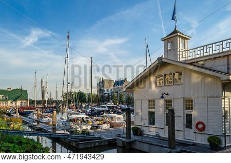 Rotterdam, The Netherlands - August 26, 2013: View Of The Veerhaven, One Of The Many Ports In Rotter
