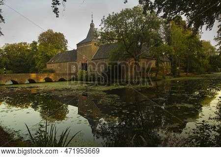 Arcen, The Netherlands, 19 September  2020. View Of The Castle And Pond In Arcen, The Netherlands.