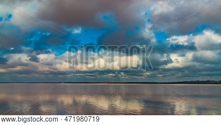 The Bottom Of The Dried-up Kuyalnitsky Estuary, Covered With A Layer Of White Self-precipitating Tab
