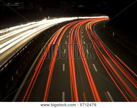 Autostrady w nocy