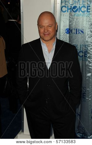 Michael Chiklis at the 2011 People's Choice Awards - Arrivals, Nokia Theatre, Los Angeles, CA. 01-05-11