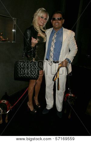 Steven Jay Bernheim at the John Wayne Cancer Institute Shopping Experience, David Yurman, Beverly Hills, CA. 02-08-11