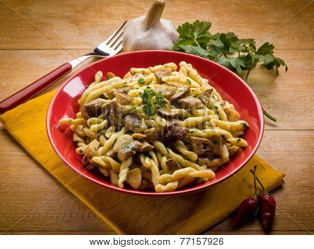 strozzapreti with mushroom