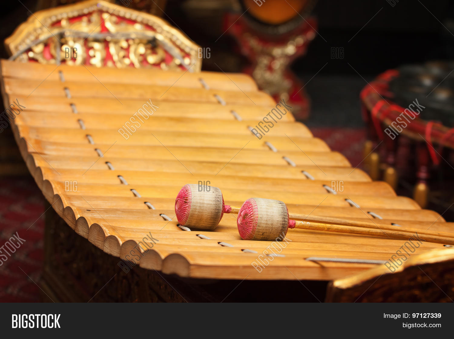 традиционный тайский музыкальный инструмент. тайские народные музыкальные инструменты. традиционный тайский музыкальный инструмент. тай муз. таиланд 1900 год.