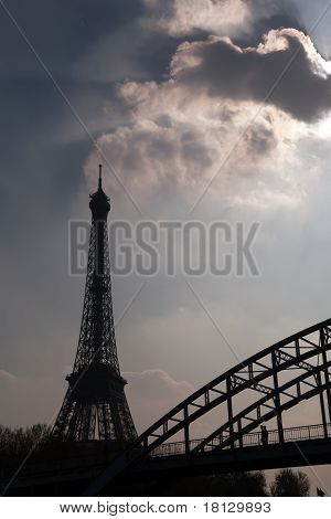 Torre Eiffel y la pasarela Debilly puente