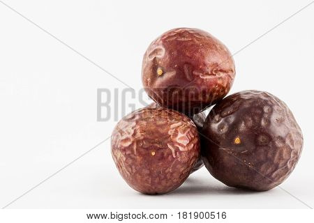 Gulupa (Passiflora edulis fo. Edulis) isolated in white background