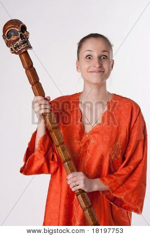 Ragazza con un bastone