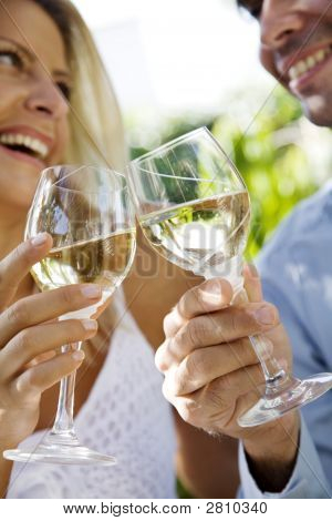 葡萄酒在花园里