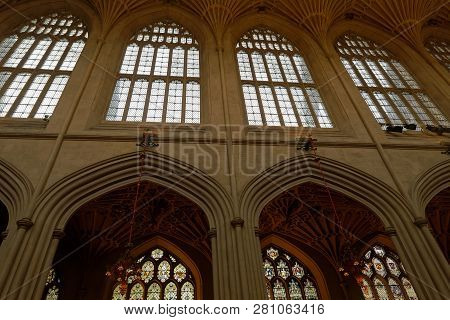 Bath, Great Britain - Dec 26, 2018: Interiour Of Bath Abbey, An Anglican Parish Church And Former Be