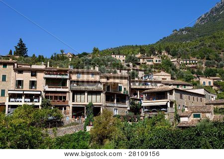 maleriske og historiske by Deia i Tramuntana, Mallorca, Spanien