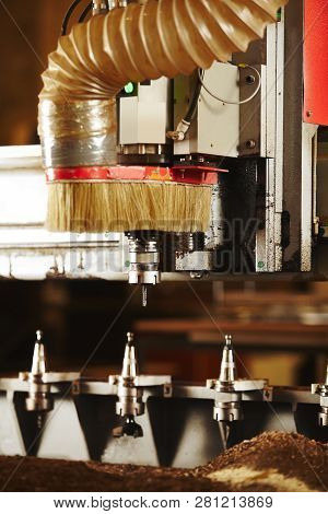 Machine With Numerical Control For Cutting Wood With Various Router Bits.