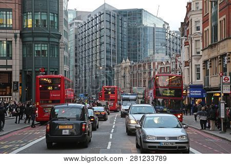 London, United Kingdom - November 23, 2013: Usual Rush Hour At Bishopsgate Street In London, Uk.