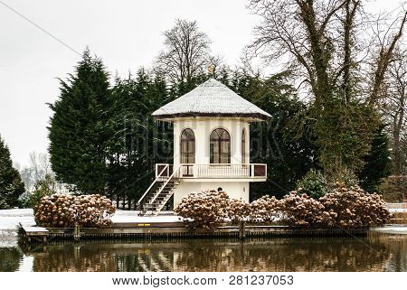 Breukelen, Netherlands - 2010-02-14: Tea Dome In Late Empire Style Surrounded By Winter Brown Hydran