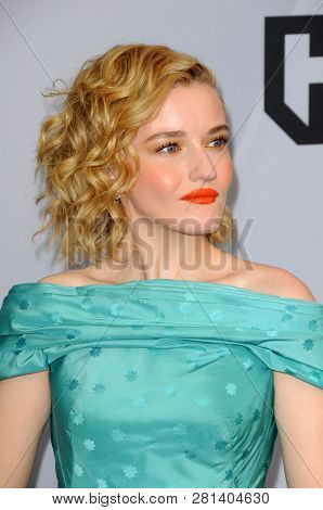 LOS ANGELES - JAN 27:  Julie Garner at the 25th Annual Screen Actors Guild Awards at the Shrine Auditorium on January 27, 2019 in Los Angeles, CA
