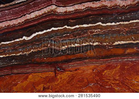 Red Background With Stone Structure With Stripes Onice Fantastico