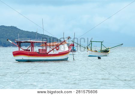 Fishing Boats Anchored On The Sea. Boats At Bombinhas, Praia De Zimbros Beach.