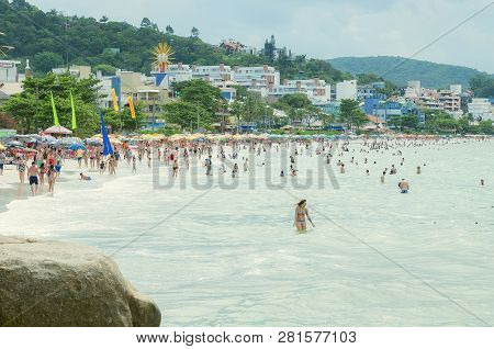 Bombinhas - Sc, Brazil - December 21, 2018: View Of Praia De Bombinhas Beach On A Sunny Day. Season 