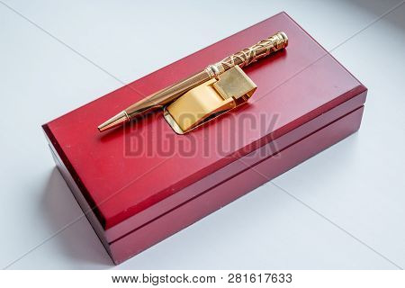 Gift Set. Holder Clip For Money. Stationery. Wooden Present Box. Golden Money Clip. A Pen In A Gift 