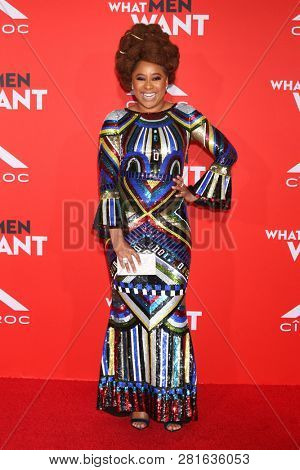 LOS ANGELES - JAN 28:  Phoebe Robinson at the 