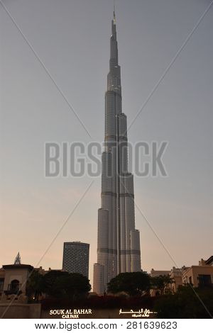 Dubai, Uae - Dec 20: Burj Khalifa In Dubai, Uae, As Seen On Dec 20, 2018. It Is The Tallest Artifici