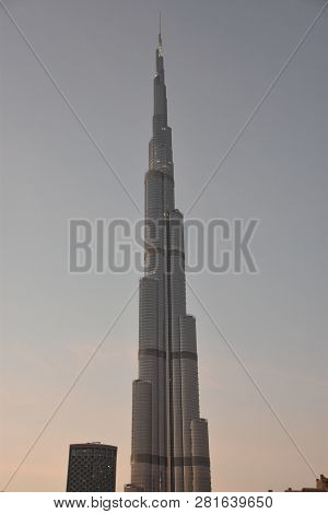 Dubai, Uae - Dec 20: Burj Khalifa In Dubai, Uae, As Seen On Dec 20, 2018. It Is The Tallest Artifici
