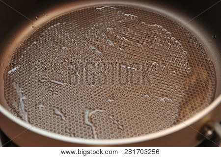 Frying Pan With Special Non-stick Coating And Oil