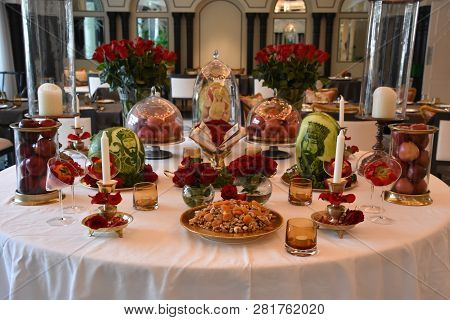 Dubai, Uae - Dec 21: Restaurant At Palazzo Versace Palatial Luxury Hotel In Dubai, Uae, Seen On Dec 