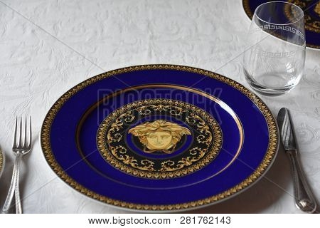 Dubai, Uae - Dec 21: Restaurant At Palazzo Versace Palatial Luxury Hotel In Dubai, Uae, Seen On Dec 