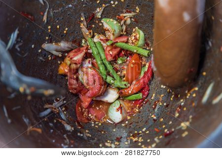 Papaya Salad Or Papaya Pok Pok (som Tum)