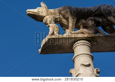 Lupa Senese - Wolf Female With Senio And Ascanio, Sons Of Remo, Founders Of The City. Marble Statue,