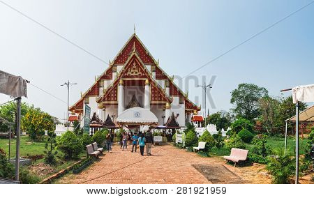 Ayutthaya, Thailand - February 5, 2018: People Visit Temple With A Large Sitting Buddha - Wihan Phra