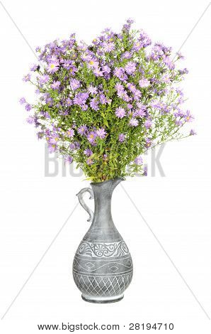 Buquê de flores de Aster-de-rosa em vaso antigo