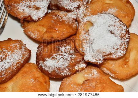 Tasty Sweet Cake Tart Dezert  For People
