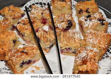 Tasty Sweet Cake Tart Dezert  For People