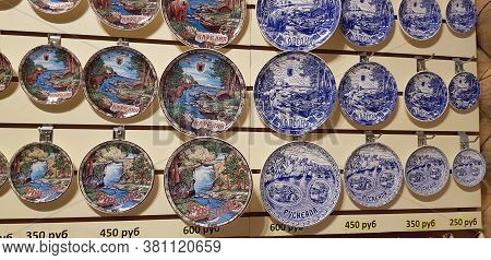 Russia, Sortavala 02,01,2019 Souvenir Plates With Views And Paintings, Karelia, Sortavala