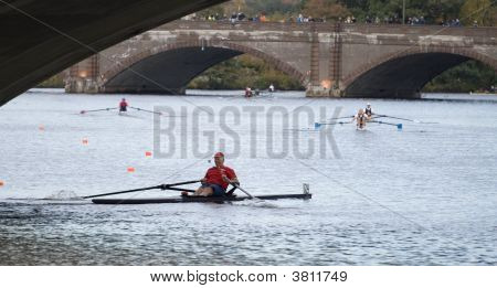 Boston, Ma 10 18 2008 หลักใหญ่โสด 50 + ใน Charles Regatta - แข่ง Ernie Parizeau