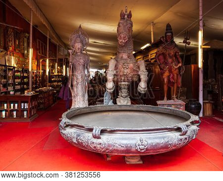 Cochin, India - March 14, 2012: Souvenir Shop At The Market Street In Fort Kochi In Cochin City, Ind