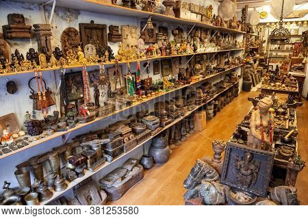 Cochin, India - March 14, 2012: Souvenir Shop At The Market Street In Fort Kochi In Cochin City, Ind